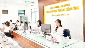 Trung tâm Phục vụ hành chính công phường Cam Đường được đặt tại nhiều địa điểm để phục vụ người dân.
