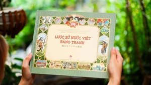 Cuốn sách “Lược sử nước Việt bằng tranh” - phiên bản song ngữ Việt-Nhật.