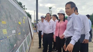 Đoàn đại biểu Quốc hội Thành phố Hồ Chí Minh khảo sát thực tế tình hình thực hiện dự án cao tốc Thành phố Hồ Chí Minh-Thủ Dầu Một-Chơn Thành.