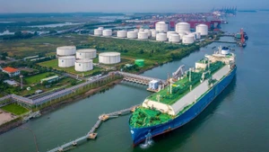 Phân phối khí LNG tại tổng kho Thị Vải (Bà Rịa-Vũng Tàu).