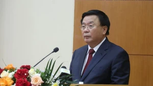 GS.TS Nguyễn Xuân Thắng Ủy viên Bộ Chính trị, Giám đốc Học viện Chính trị quốc gia Hồ Chí Minh, Chủ tịch Hội đồng Lý luận Trung ương phát biểu đề dẫn tại hội thảo.