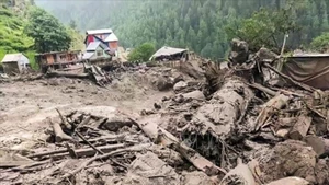 Hiện trường lũ quét tại khu vực Kashmir do Ấn Độ quản lý, ngày 14/8/2025. (Ảnh: ANI/TTXVN)