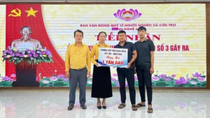 Trường Việt ngữ Cây Tre đã gửi 1 tấn gạo đến Ủy ban Mặt trận Tổ quốc Việt Nam tỉnh Nghệ An để kịp thời hỗ trợ các hộ dân chịu ảnh hưởng nặng nề sau bão.