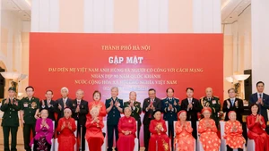 Các đồng chí lãnh đạo thành phố Hà Nội gặp mặt, tri ân người có công với cách mạng nhân kỷ niệm 80 năm Quốc khánh 2/9.