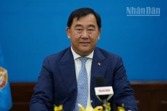 Người phát ngôn, Phó Trưởng Ban thứ nhất Ban Đối ngoại Trung ương Đảng Nhân dân Campuchia Sous Yara trả lời phỏng vấn của phóng viên Báo Nhân Dân thường trú tại Campuchia. (Ảnh: ĐINH TRƯỜNG)