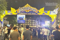 Phố đi bộ Chaktomuk ở thủ đô Phnom Penh, Campuchia. (Ảnh: ĐINH TRƯỜNG)