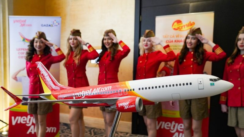 Bộ Tài chính đã trao Giấy chứng nhận đầu tư ra nước ngoài cho Công ty Aviation Holdings, thành viên của Vietjet, nhằm thực hiện giao dịch mua cổ phần chiến lược tại hãng hàng không Qazaq Air. Bộ Tài chính đã trao Giấy chứng nhận đầu tư ra nước ngoài cho Công ty Aviation Holdings, thành viên của Vietjet, nhằm thực hiện giao dịch mua cổ phần chiến lược tại hãng hàng không Qazaq Air.