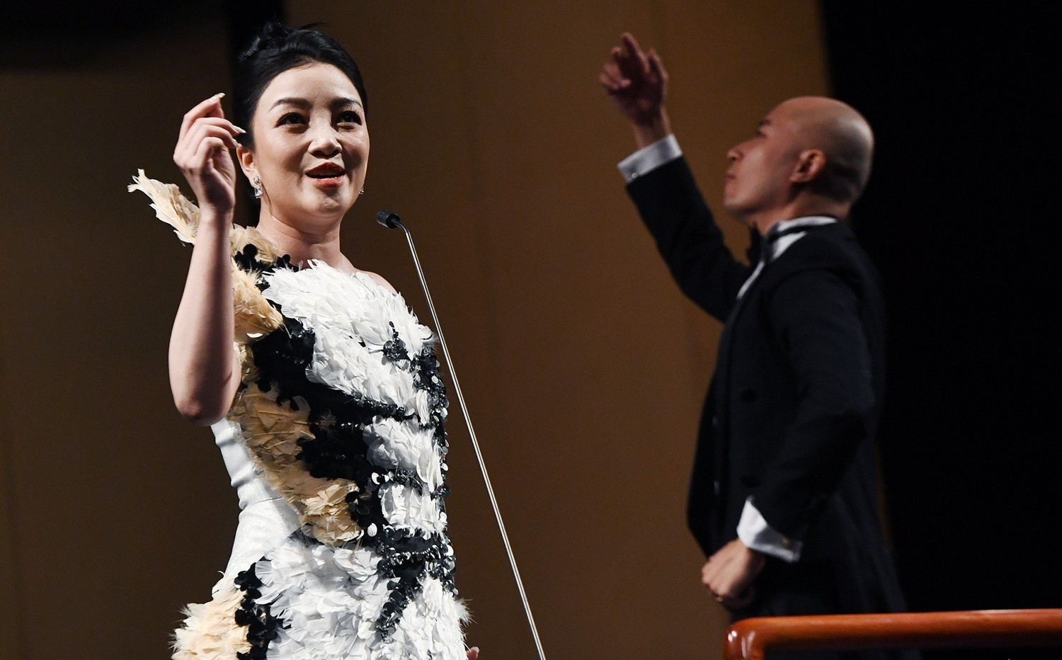 Nghệ sĩ saxophone An Trần với tiết mục “Mẹ yêu con”. (Ảnh: Ban Tổ chức)