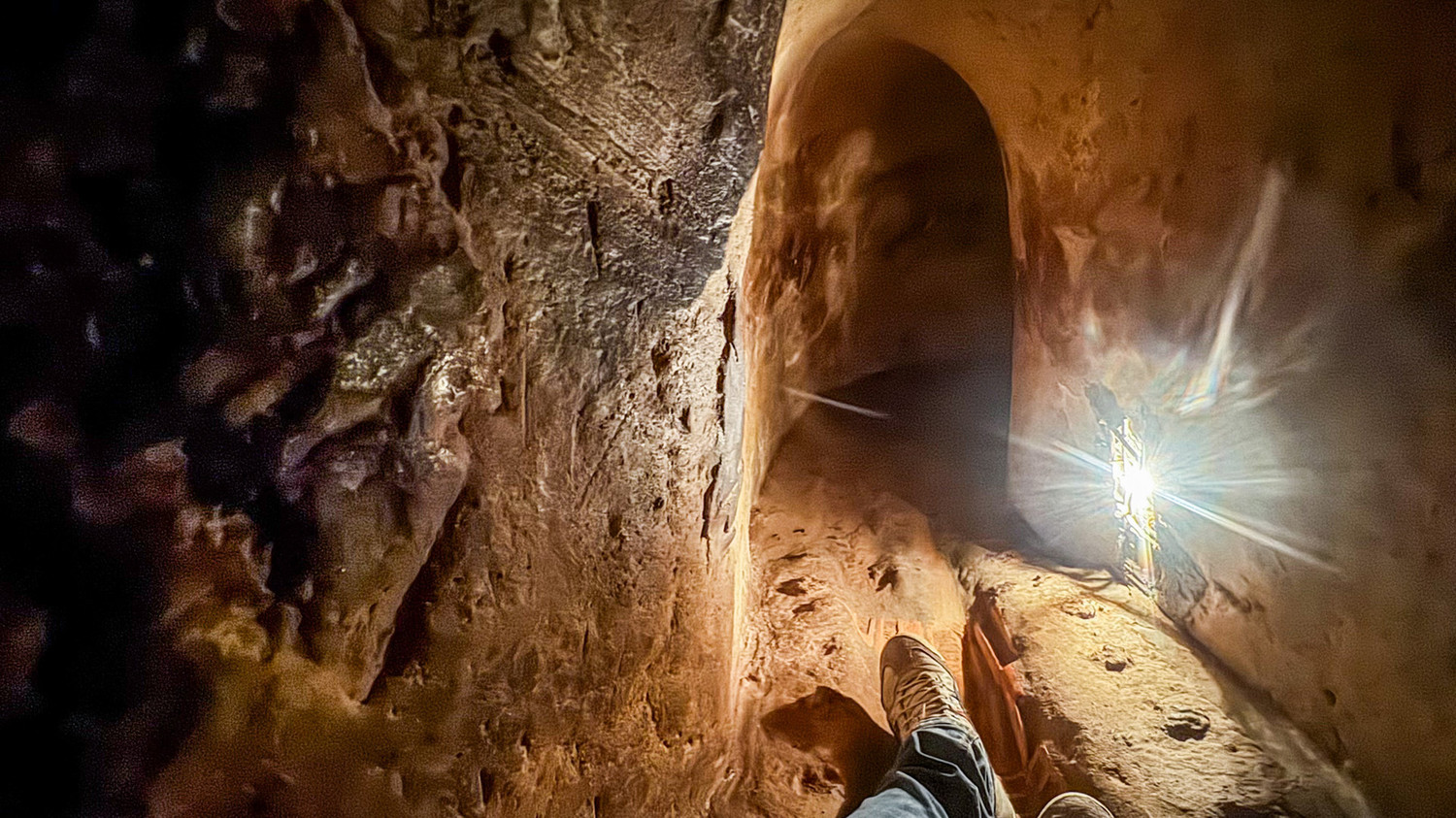 Hầm công binh xưởng ở Khu di tích địa đạo Củ Chi.