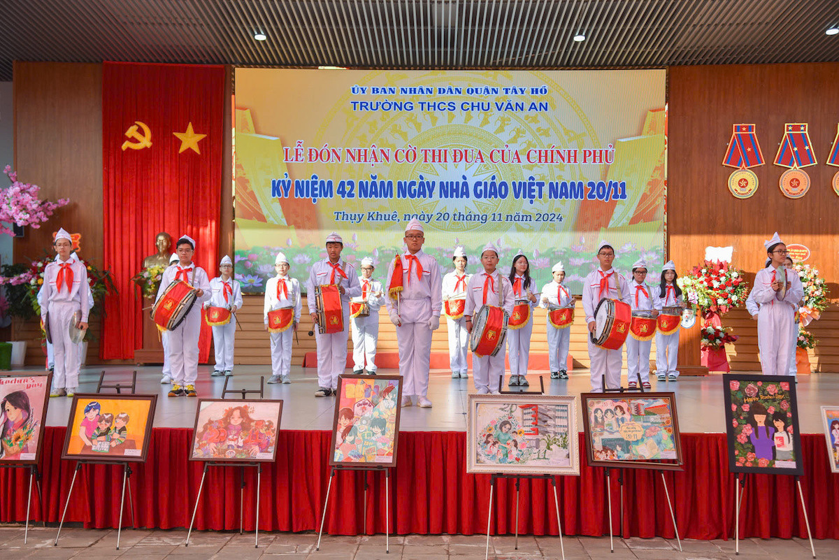 Các thế hệ giáo viên nhà trường.