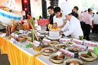 Xác lập kỷ lục 100 món ngon làm từ sợi gạo và bún tại Ngày hội Sợi gạo Việt lần thứ I (Ảnh: Ban tổ chức)