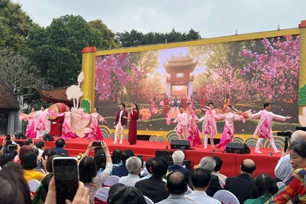 Ngày thơ Hà Nội năm 2026 tại Văn Miếu-Quốc Tử Giám Hà Nội thu hút đông giới văn nghệ sĩ và những người yêu thích thơ ca, văn học.