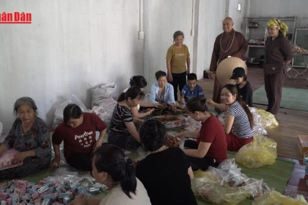 [Video] Hơi ấm từ bếp chùa, sưởi ấm lòng người bệnh