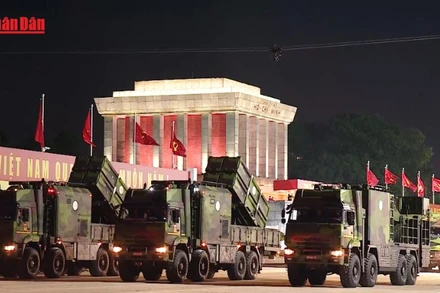 [Video] Hùng tráng tổng hợp luyện diễu binh, diễu hành lần 2 tại Quảng trường Ba Đình