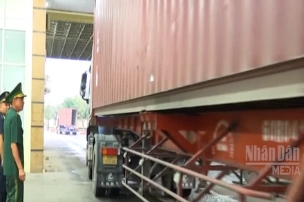 [Video] Xuyên Tết giữ thông suốt cửa ngõ biên cương