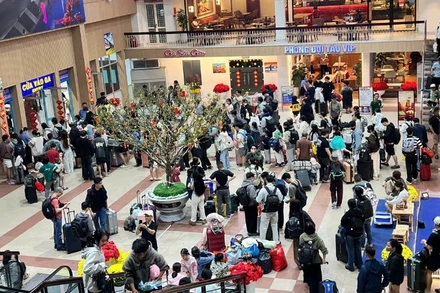 Những ngày cận Tết, người lao động xa quê đều mong muốn thu xếp công việc, thời gian để trở về sum họp bên gia đình.