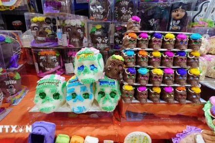Những đầu lâu bọc đường trong "Ngày của Người chết" tại Mexico. (Ảnh: TTXVN)
