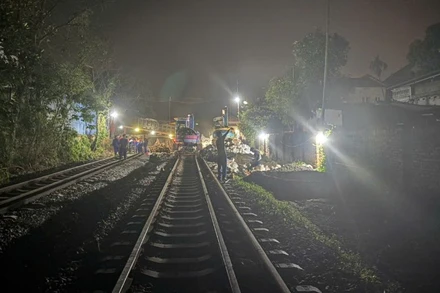 Ngành đường sắt nhanh chóng huy động lực lượng khắc phục sự cố.