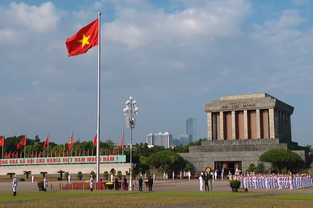 [Video] Lãnh đạo Đảng, Nhà nước, đại biểu Quốc hội vào Lăng viếng Chủ tịch Hồ Chí Minh