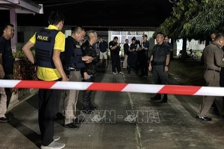 Cảnh sát được triển khai tại trường học ở thành phố Hat Yai, tỉnh Songkhla, Thái Lan sau vụ nổ súng, ngày 11/2/2026. (Ảnh: THX/TTXVN)