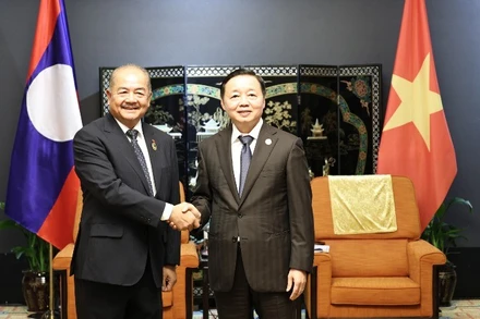 Phó Thủ tướng Trần Hồng Hà và Phó Thủ tướng Lào Kikeo Khaykhamphithoun.