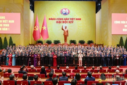 Ban Chấp hành Trung ương khóa XIV ra mắt Đại hội.