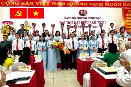 Ban chấp hành Đảng bộ phường Nhiêu Lộc ra mắt Đại hội.