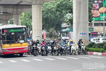 Sự xuất hiện của camera AI khiến người dân có thái độ chấp hành quy định về an toàn giao thông nghiêm túc hơn. (Ảnh: PHƯƠNG THẢO)