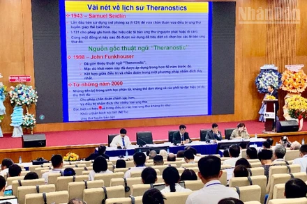 Quang cảnh phiên khai mạc toàn thể hội nghị khoa học.