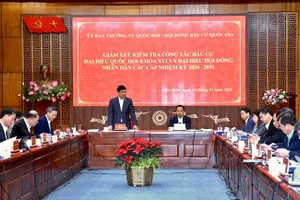 Đồng chí Vũ Hồng Thanh, Ủy viên Trung ương Đảng, Phó Chủ tịch Quốc hội, trưởng đoàn giám sát phát biểu tại buổi làm việc với tỉnh Điện Biên.