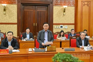 Thường trực Ban Bí thư Trần Cẩm Tú chủ trì cuộc họp.