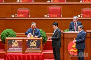 Tổng Bí thư Tô Lâm, Chủ tịch nước Lương Cường, Thủ tướng Phạm Minh Chính bỏ phiếu Bầu Ban Chấp hành Trung ương khóa XIV. (Ảnh ĐĂNG KHOA)