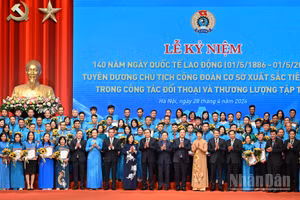 Chủ tịch Quốc hội Trần Thanh Mẫn cùng các đồng chí lãnh đạo Đảng, Nhà nước và đại biểu tại lễ kỷ niệm.