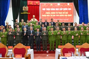 Các đại biểu tại Hội thảo khoa học cấp quốc gia “Phòng, chống tội phạm lừa đảo chiếm đoạt tài sản trên không gian mạng”.