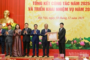 Chủ tịch nước Lương Cường trao Huân chương Lao động hạng Ba tặng Văn phòng Chủ tịch nước.