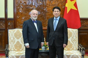 Chủ tịch nước Lương Cường và Đại sứ Cộng hòa Séc tại Việt Nam Hynek Kmonicek.