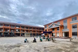 Trường nội trú liên cấp Thanh Nưa hiện có tiến độ xây dựng bảo đảm, sẵn sàng bàn giao, đưa vào sử dụng phục vụ học sinh biên giới trong năm học mới. 