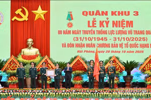 Chủ tịch nước Lương Cường trao Huân chương Bảo vệ Tổ quốc hạng Nhất tặng Lực lượng vũ trang Quân khu 3.