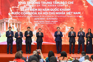 [Ảnh] Khai trương Trung tâm Báo chí và phát hành đặc biệt bộ tem bưu chính kỷ niệm 80 năm Quốc khánh