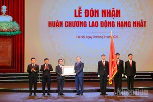 Tổng Bí thư Tô Lâm trao Huân chương Lao động Nhất tặng Báo Nhân Dân tại Lễ kỷ niệm 75 năm Ngày Báo Nhân Dân ra số đầu.