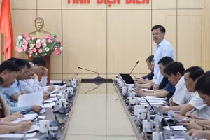 Phó Chủ tịch Ủy ban nhân dân tỉnh Điện Biên Lò Văn Cương phát biểu tại buổi làm việc với Hiệp hội Doanh nghiệp tỉnh.