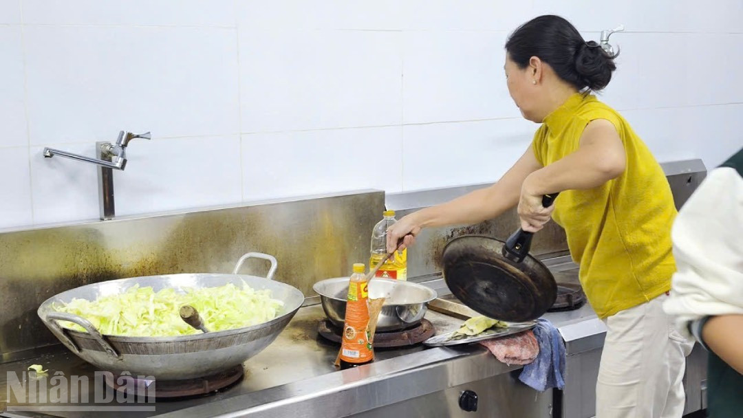 Mỗi người một tay, làm ấm tình nghĩa đồng bào. ndo_bl_gen-h-z7165050062907-16a171985200e112678914e8eae3f2c7-2.jpg