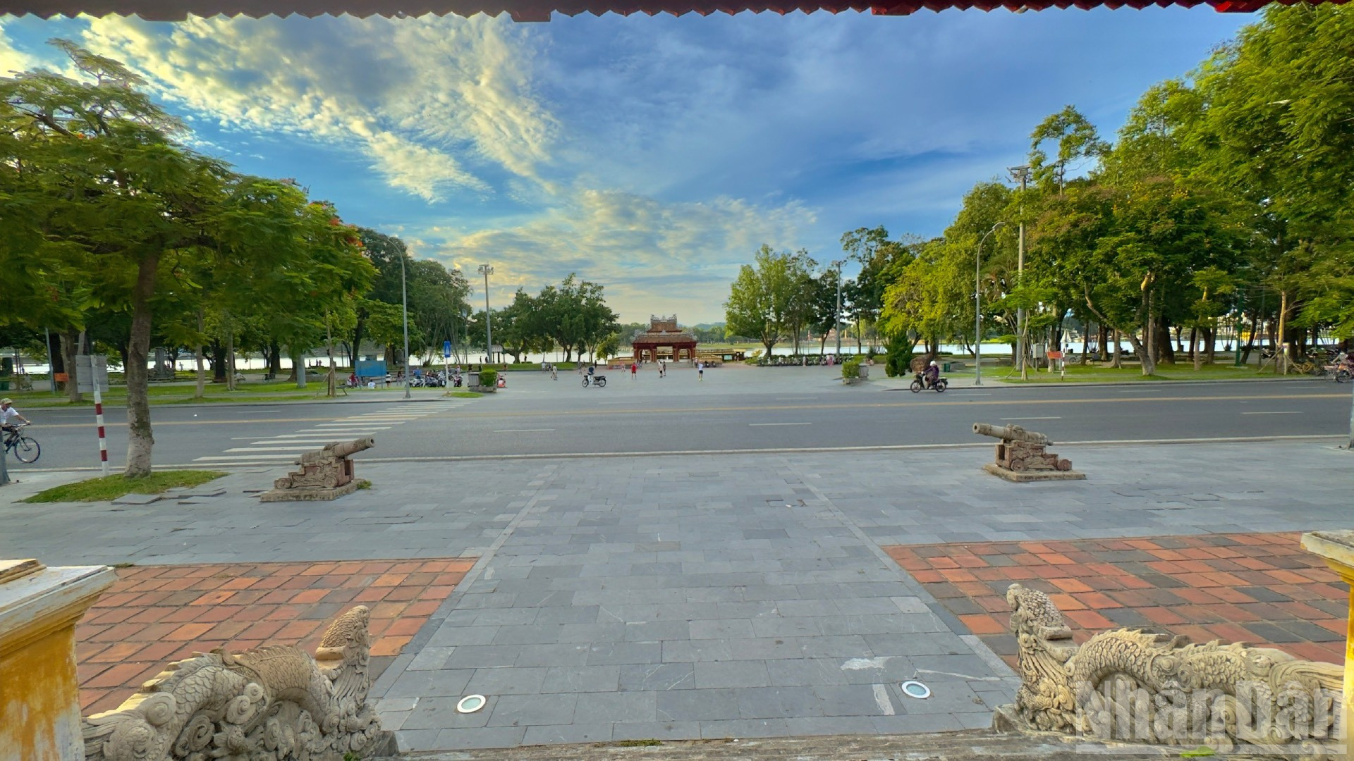 Mỗi đoạn đường là một lớp ký ức, vừa đẹp về cảnh quan vừa đậm dấu ấn lịch sử, để mỗi bước chân trong hành trình này như nối dài câu chuyện của một Việt Nam đang thay đổi từng ngày.. ndo_br_1308025-8.jpg