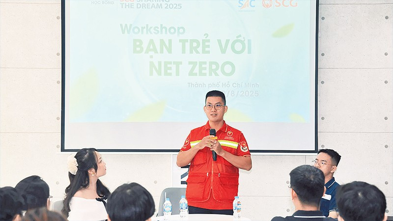 Các nhân vật truyền cảm hứng chia sẻ câu chuyện tại chương trình “Bạn trẻ với Net Zero”. (Ảnh CTV)