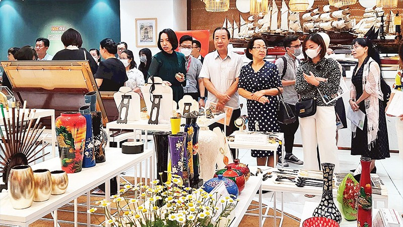 Doanh nghiệp trưng bày sản phẩm tại Trung tâm Xúc tiến Thương mại và Đầu tư Thành phố Hồ Chí Minh.