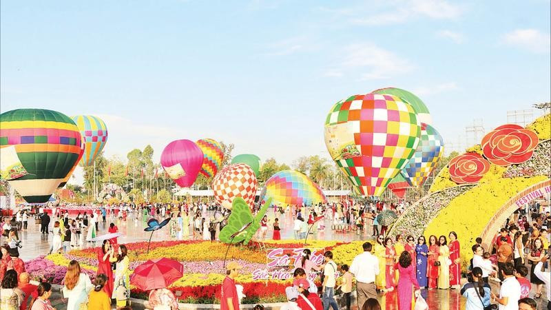 Trình diễn khinh khí cầu tại Quảng trường Sa Đéc.