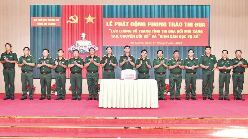 Bộ Chỉ huy quân sự tỉnh An Giang phát động phong trào thi đua “Lực lượng vũ trang tỉnh thi đua đổi mới sáng tạo, chuyển đổi số” và “Bình dân học vụ số”.