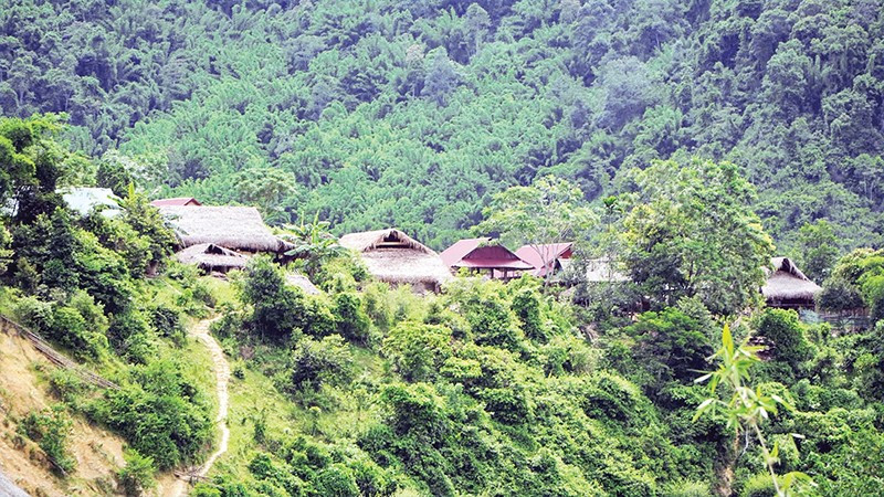 Một góc bản Búng, xã Môn Sơn nằm giữa đại ngàn Pù Mát.