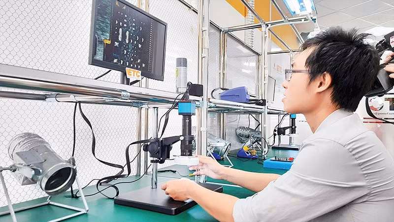 Đào tạo nguồn nhân lực bán dẫn tại Trung tâm điện tử và vi mạch bán dẫn-ESC, Khu Công nghệ cao Thành phố Hồ Chí Minh.