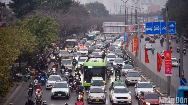 [Quiz] Cách nào sau đây giúp giảm dấu chân carbon khi đi lại? ảnh 1